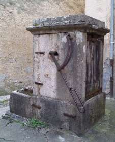 Fontaine de la rue du Puit